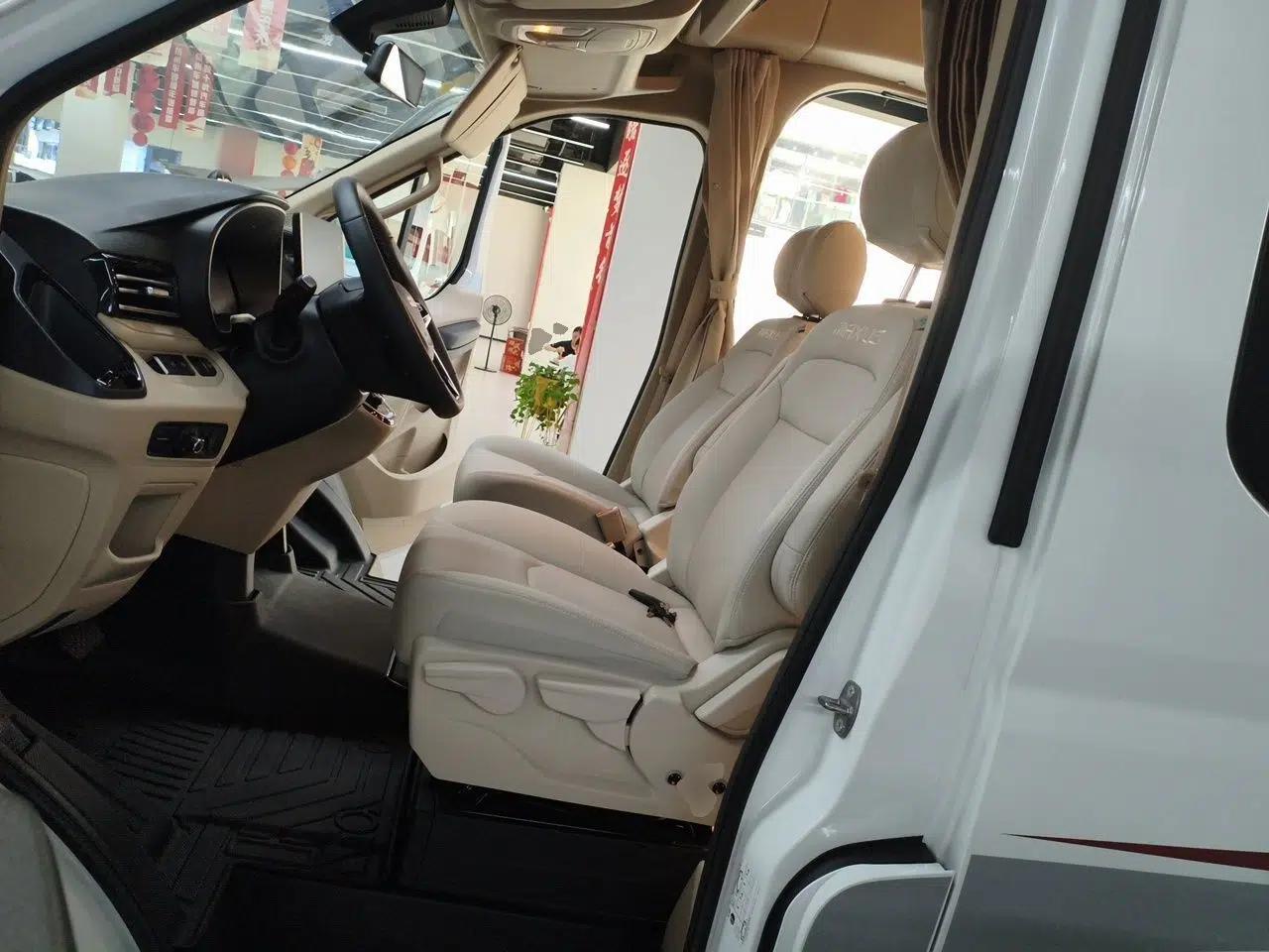 SAIC MAXUS V100 RV SAIC Maxus V100 RV, 2025 model, Traveler PHEV Flagship Edition, longitudinal bed, 6 seats, 2.0T automatic transmission. — миниатюра 15
