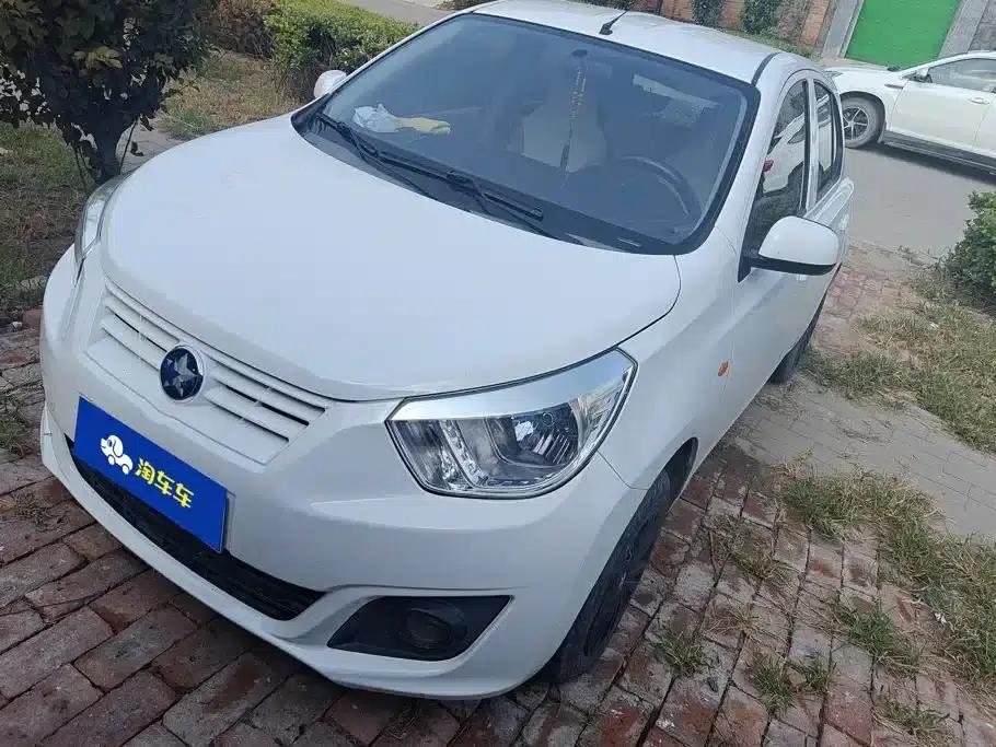 Venucia R30 2016 1.2L Manual Premium Edition — миниатюра 1