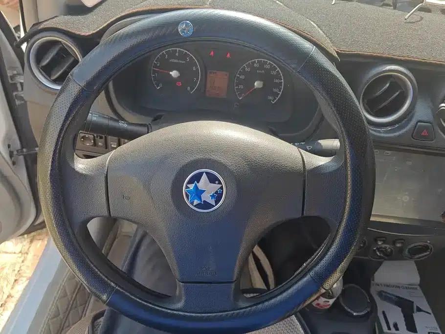 Venucia R30 2016 1.2L Manual Premium Edition — миниатюра 15