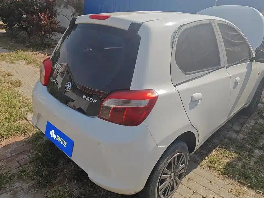 Venucia R30 2016 1.2L Manual Premium Edition — миниатюра 3