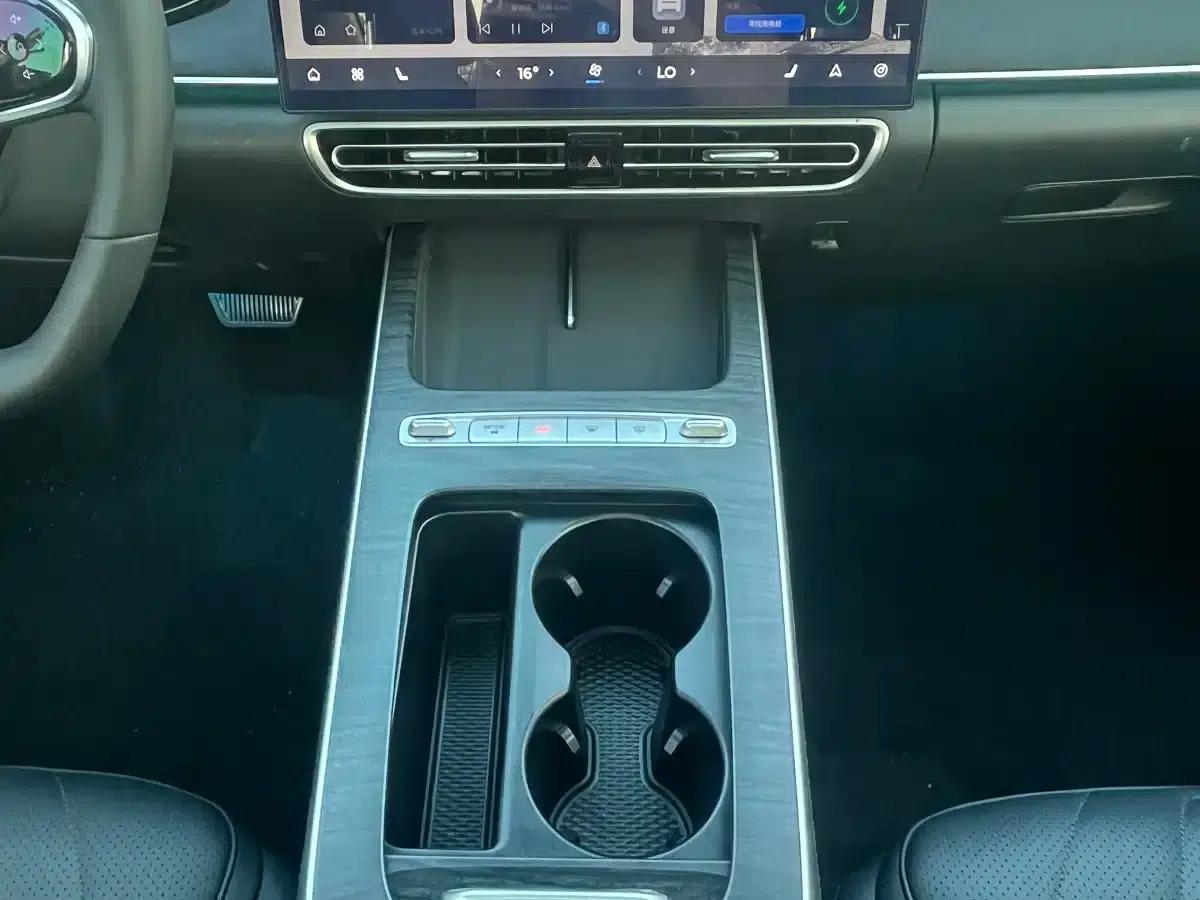 Fengyun A8L 2025 1.5TGDI 145km Luxury Edition — миниатюра 12