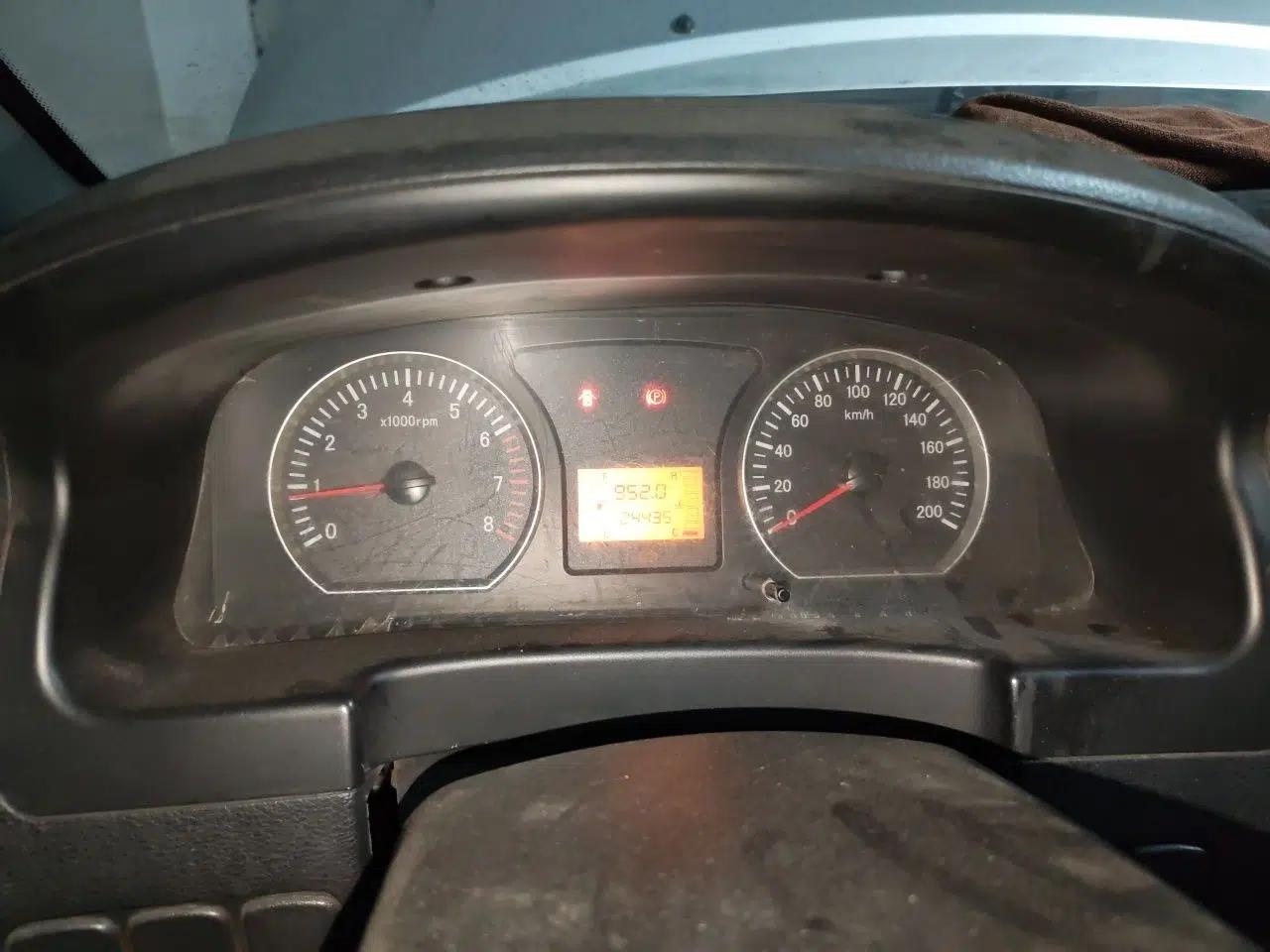FORTHING Lingzhi 2013 M3 1.6L 7-Seater Comfort Model — миниатюра 11