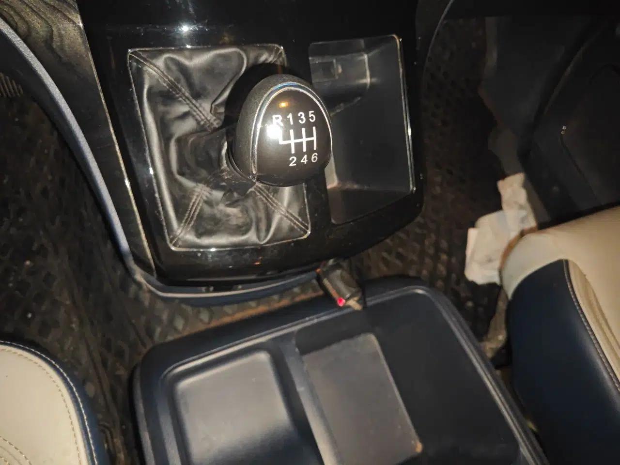 FORTHING Lingzhi PLUS 2024 1.5T Manual Luxury 7-Seater — миниатюра 14