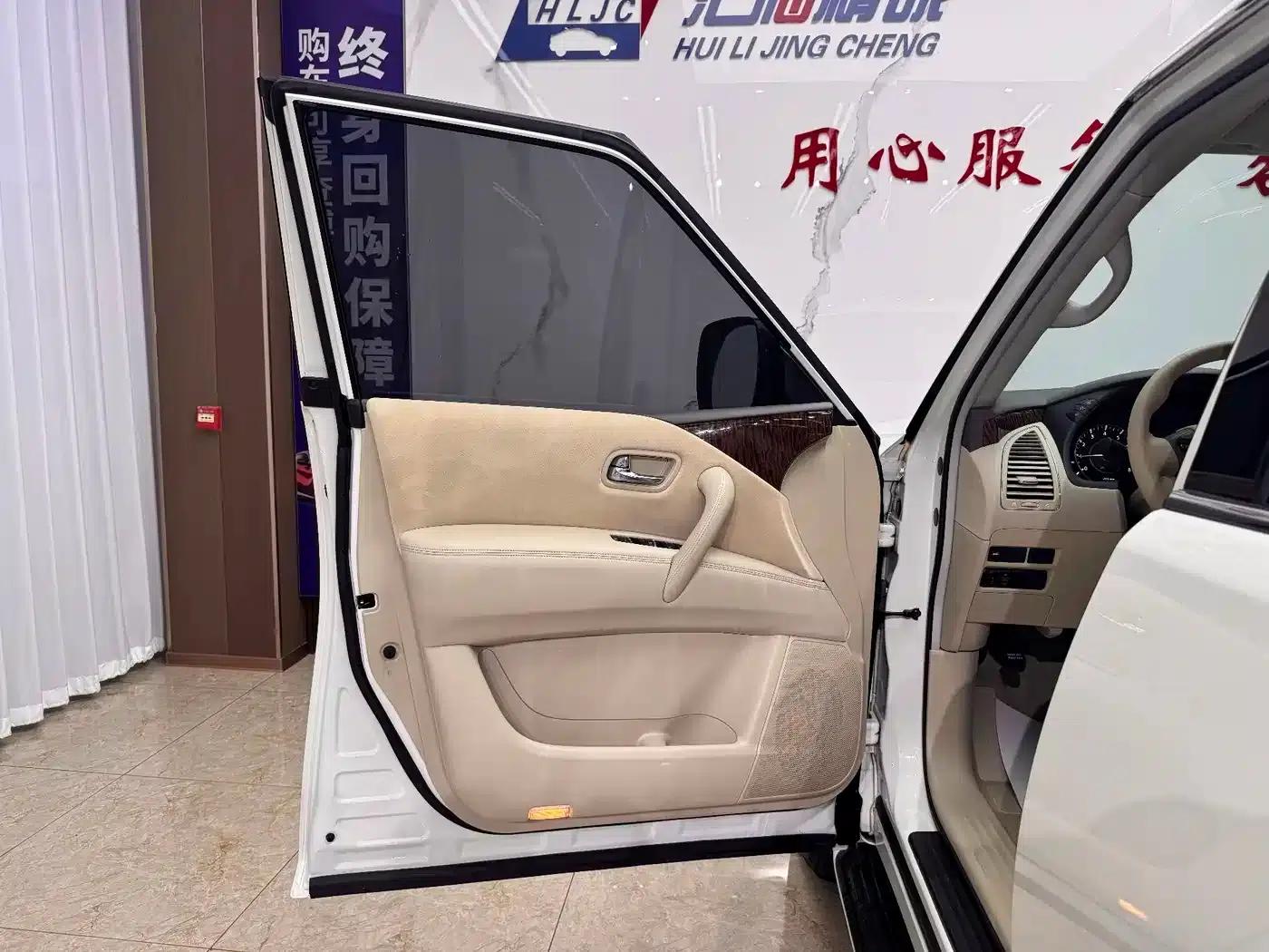 2017 Nissan Patrol 4.0L SE Middle East Edition — миниатюра 9