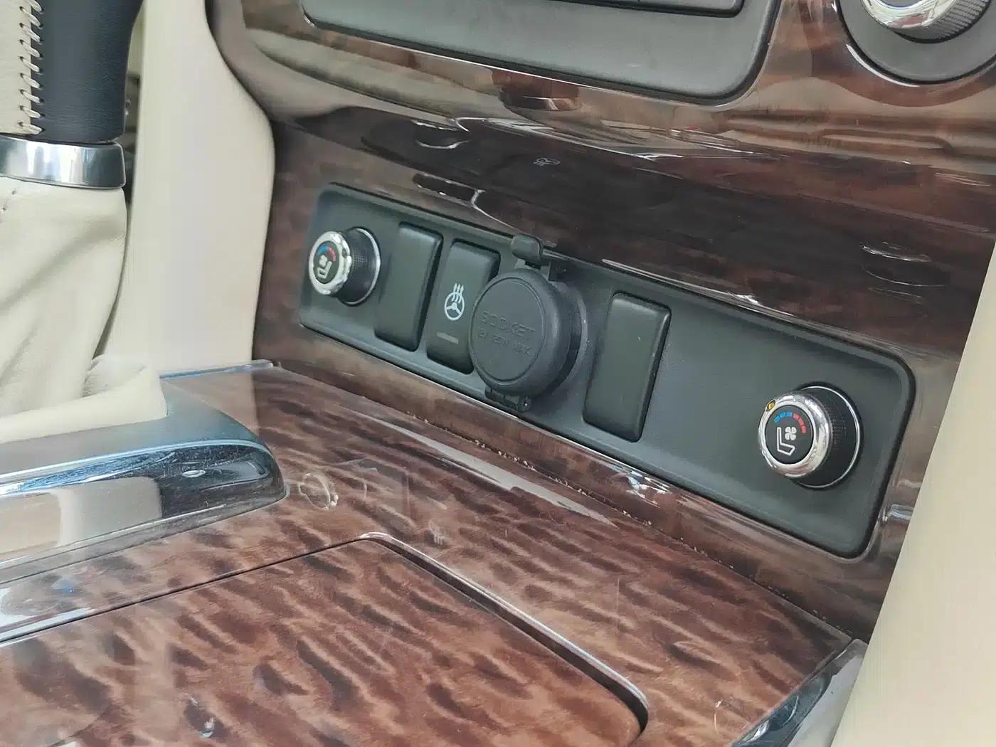 Nissan Patrol 2012 5.6L V8 Flagship Edition — миниатюра 15