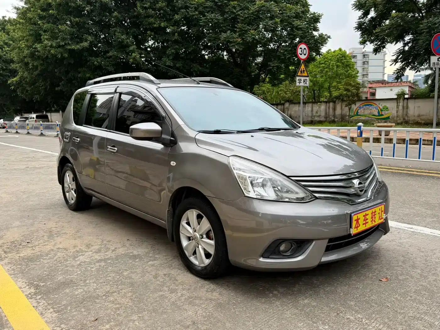 Nissan Livina 2013 1.6XE CVT Comfort Edition — миниатюра 3
