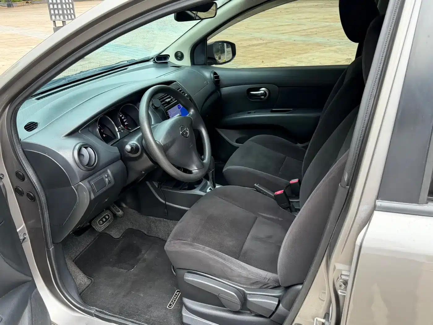 Nissan Livina 2013 1.6XE CVT Comfort Edition — миниатюра 4