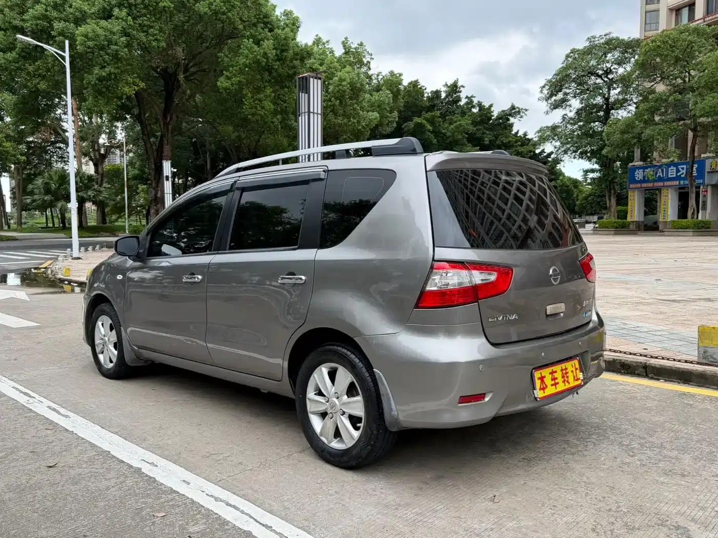 Nissan Livina 2013 1.6XE CVT Comfort Edition — миниатюра 8
