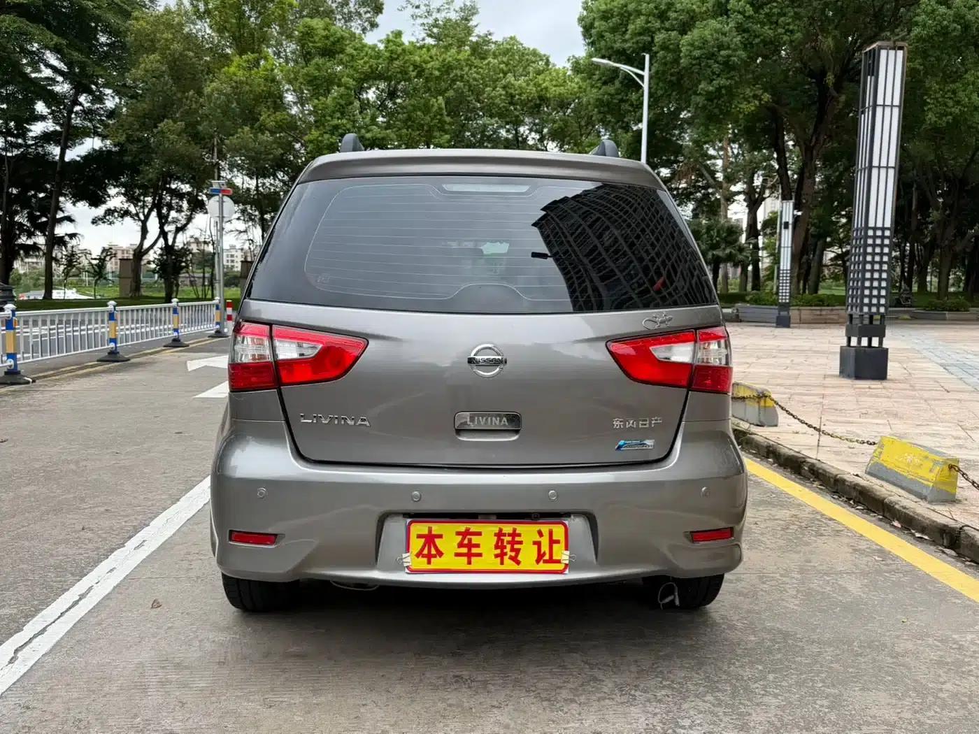 Nissan Livina 2013 1.6XE CVT Comfort Edition — миниатюра 9