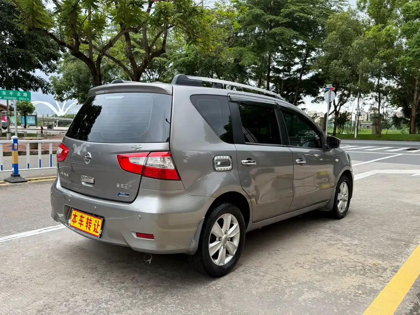 Nissan Livina 2013 1.6XE CVT Comfort Edition — миниатюра 10