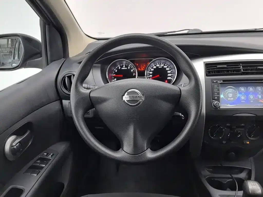 Nissan Livina 2015 1.6XE Manual Comfort Edition — миниатюра 11