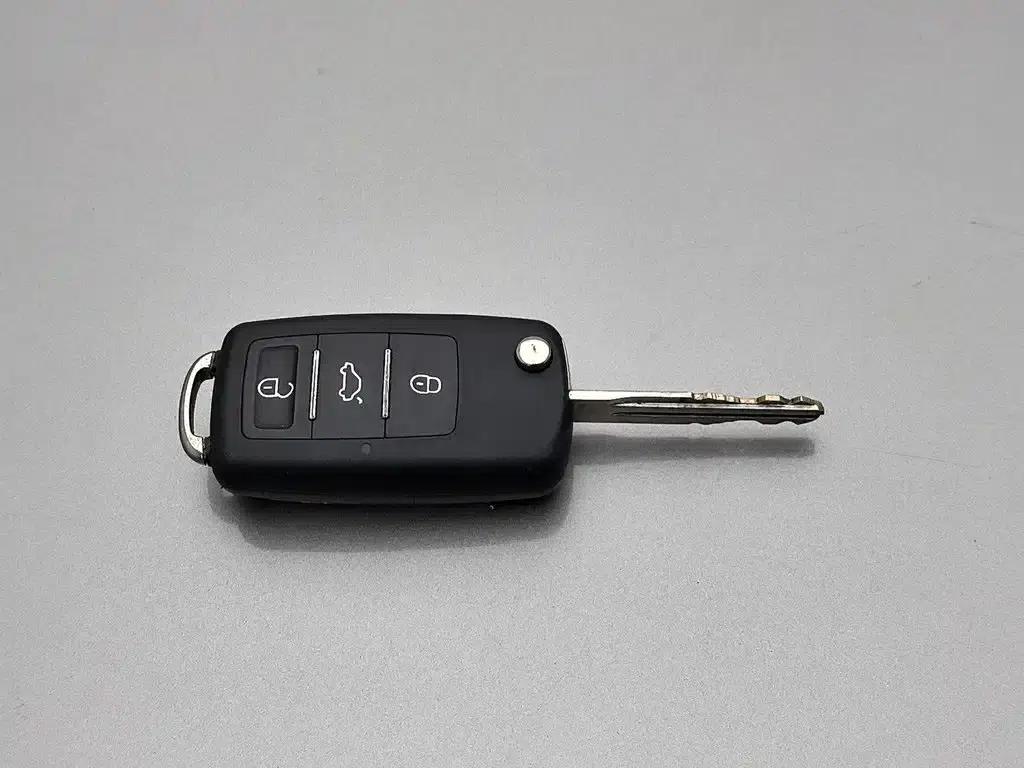 Nissan Livina 2015 1.6XE Manual Comfort Edition — миниатюра 19