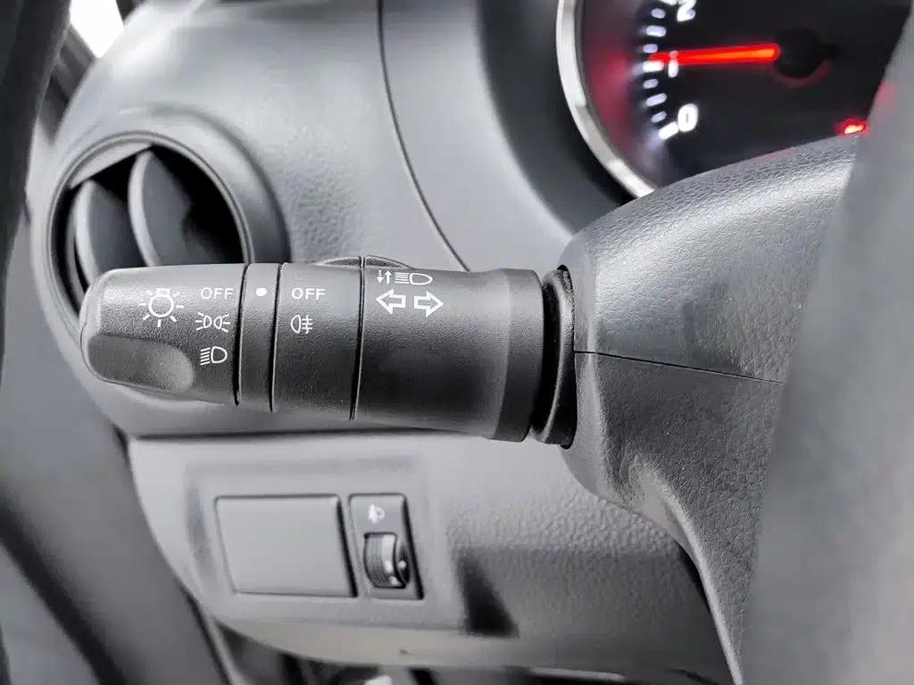Nissan Livina 2015 1.6XE Manual Comfort Edition — миниатюра 21