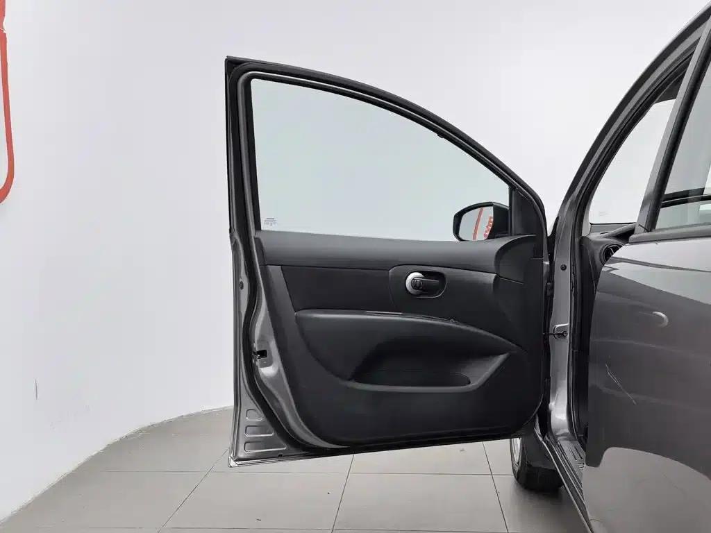 Nissan Livina 2015 1.6XE Manual Comfort Edition — миниатюра 8
