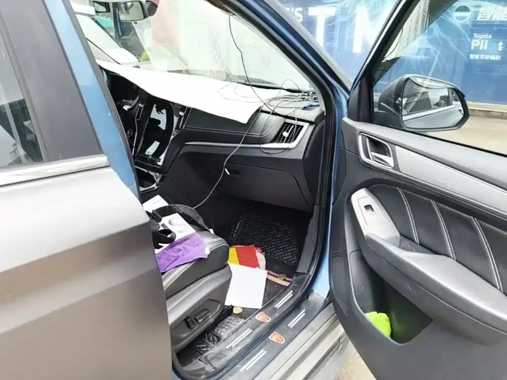 Roewe RX5 2016 20T Two-Wheel Drive Automatic Internet Smart Edition — миниатюра 11