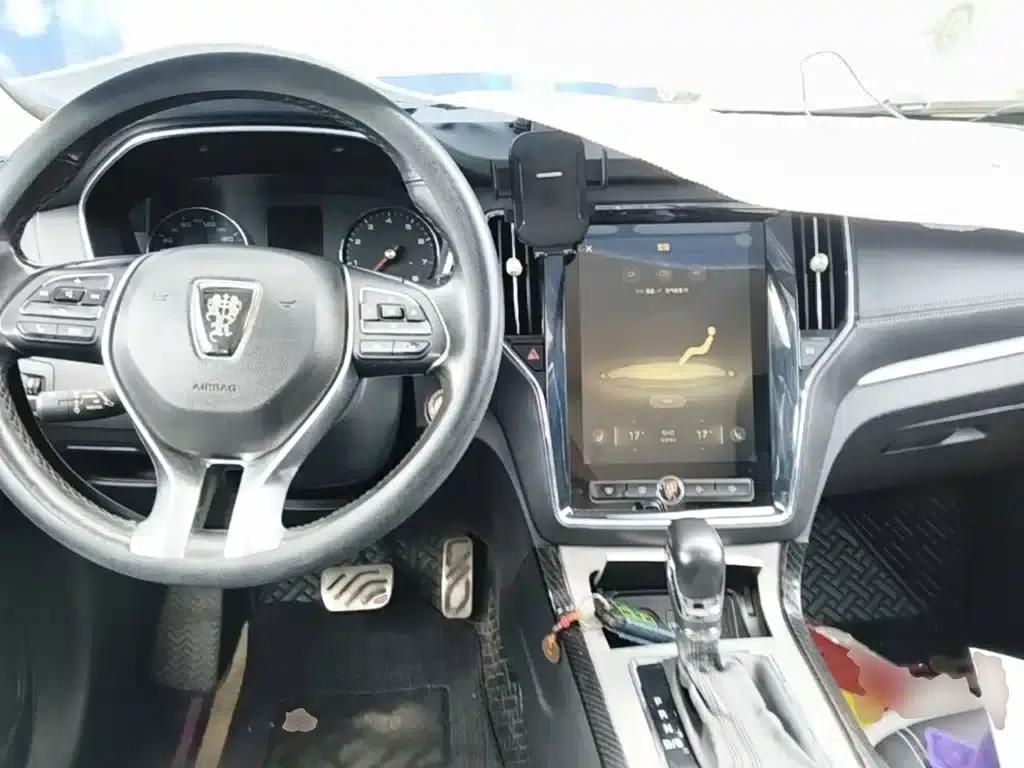 Roewe RX5 2016 20T Two-Wheel Drive Automatic Internet Smart Edition — миниатюра 16