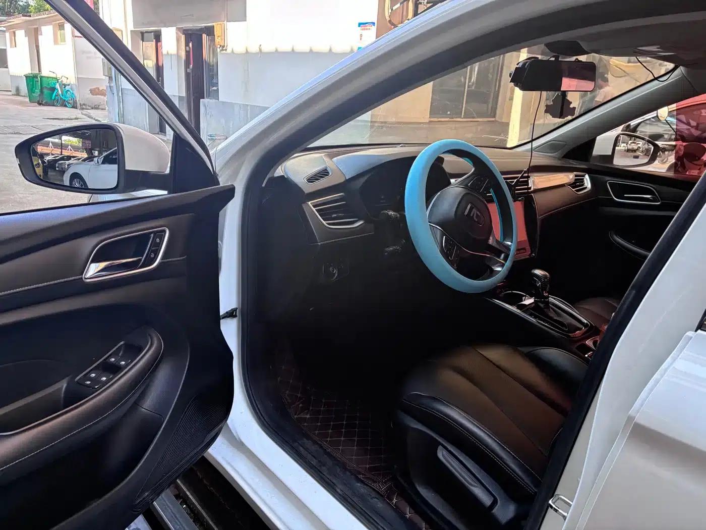 Roewe i5 2020 1.5L Automatic 4G Connected Leading Flagship Edition — миниатюра 8