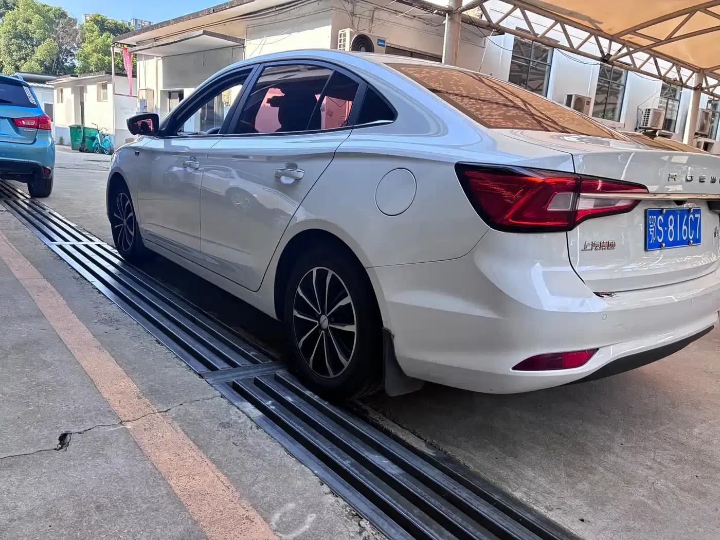 Roewe i5 2020 1.5L Automatic 4G Connected Leading Flagship Edition — миниатюра 9