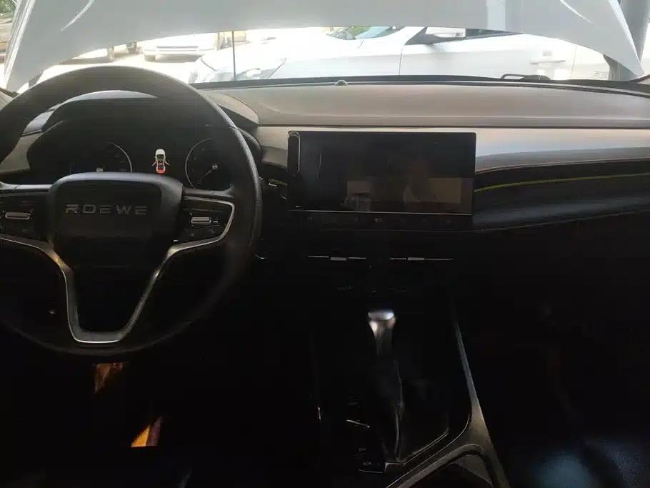 Roewe i5 2021 1.5L CVT Black Gold Edition — миниатюра 12