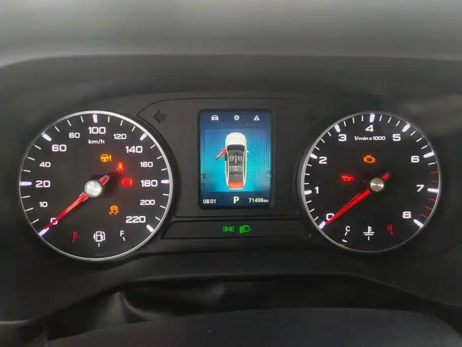 Roewe i5 2021 1.5L CVT Black Gold Edition — миниатюра 14