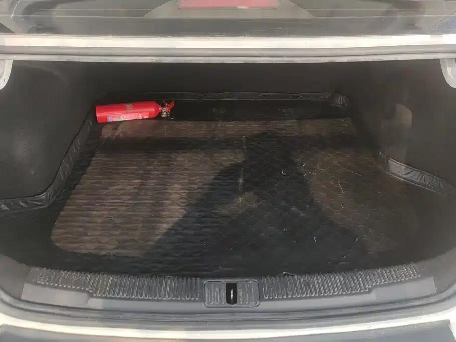 Roewe i5 2021 1.5L CVT Black Gold Edition — миниатюра 4