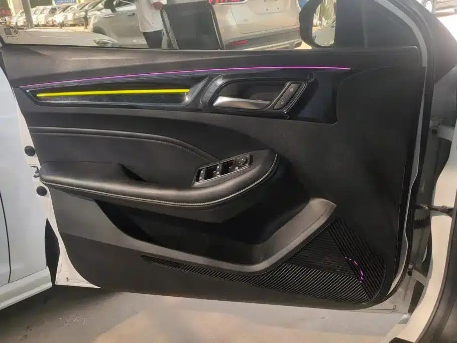 Roewe i5 2021 1.5L CVT Black Gold Edition — миниатюра 7