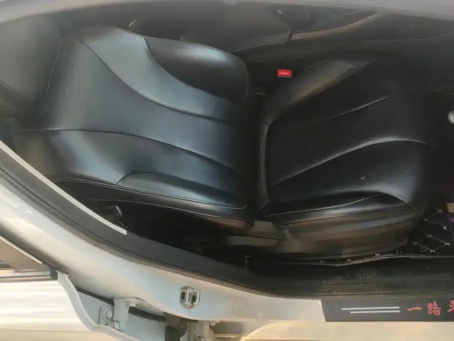 Roewe i5 2021 1.5L CVT Black Gold Edition — миниатюра 8