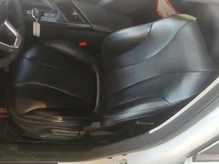 Roewe i5 2021 1.5L CVT Black Gold Edition — миниатюра 9