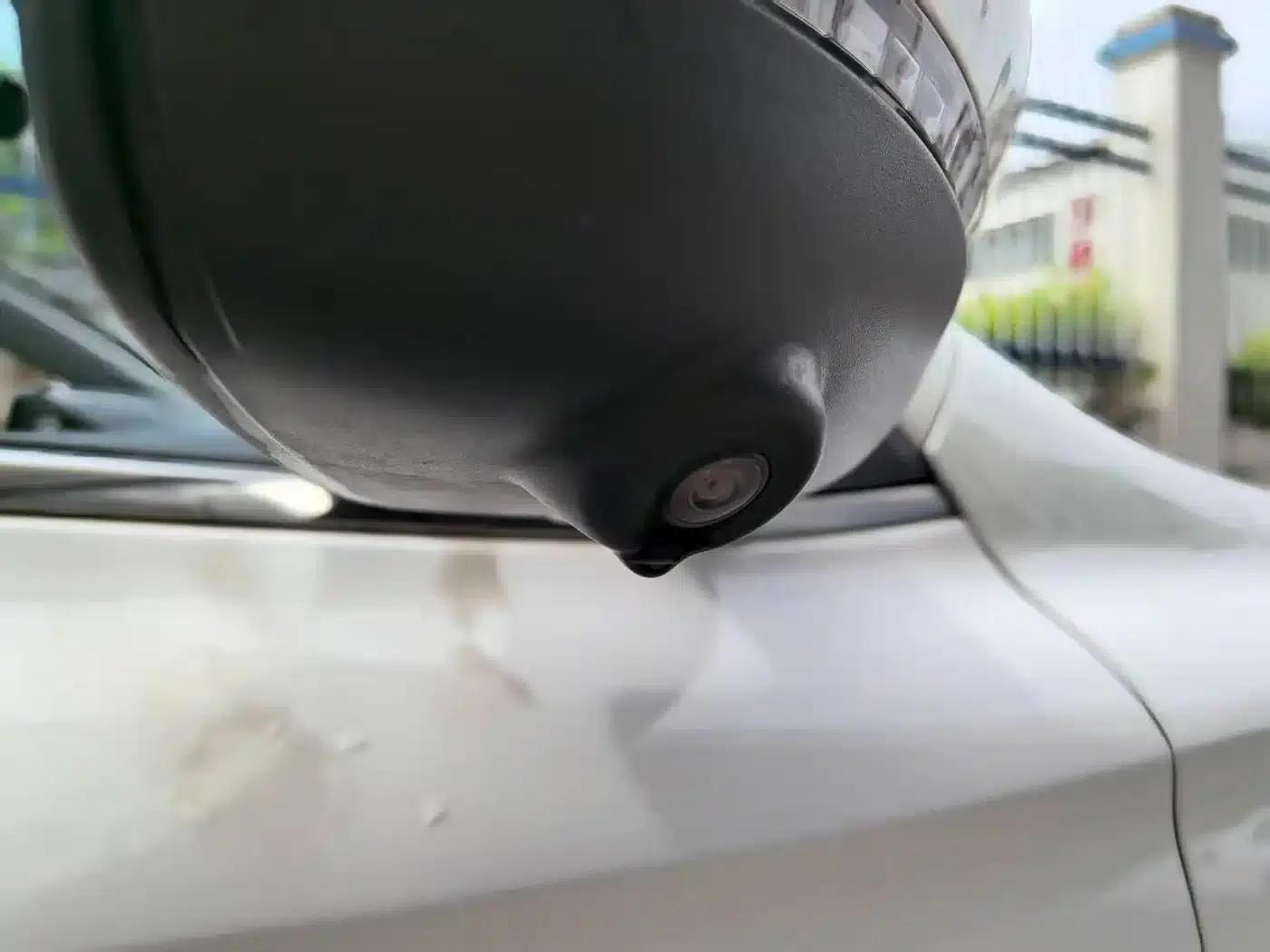 Roewe i5 2020 1.5L Automatic 4G Connected Leading Flagship Edition — миниатюра 4