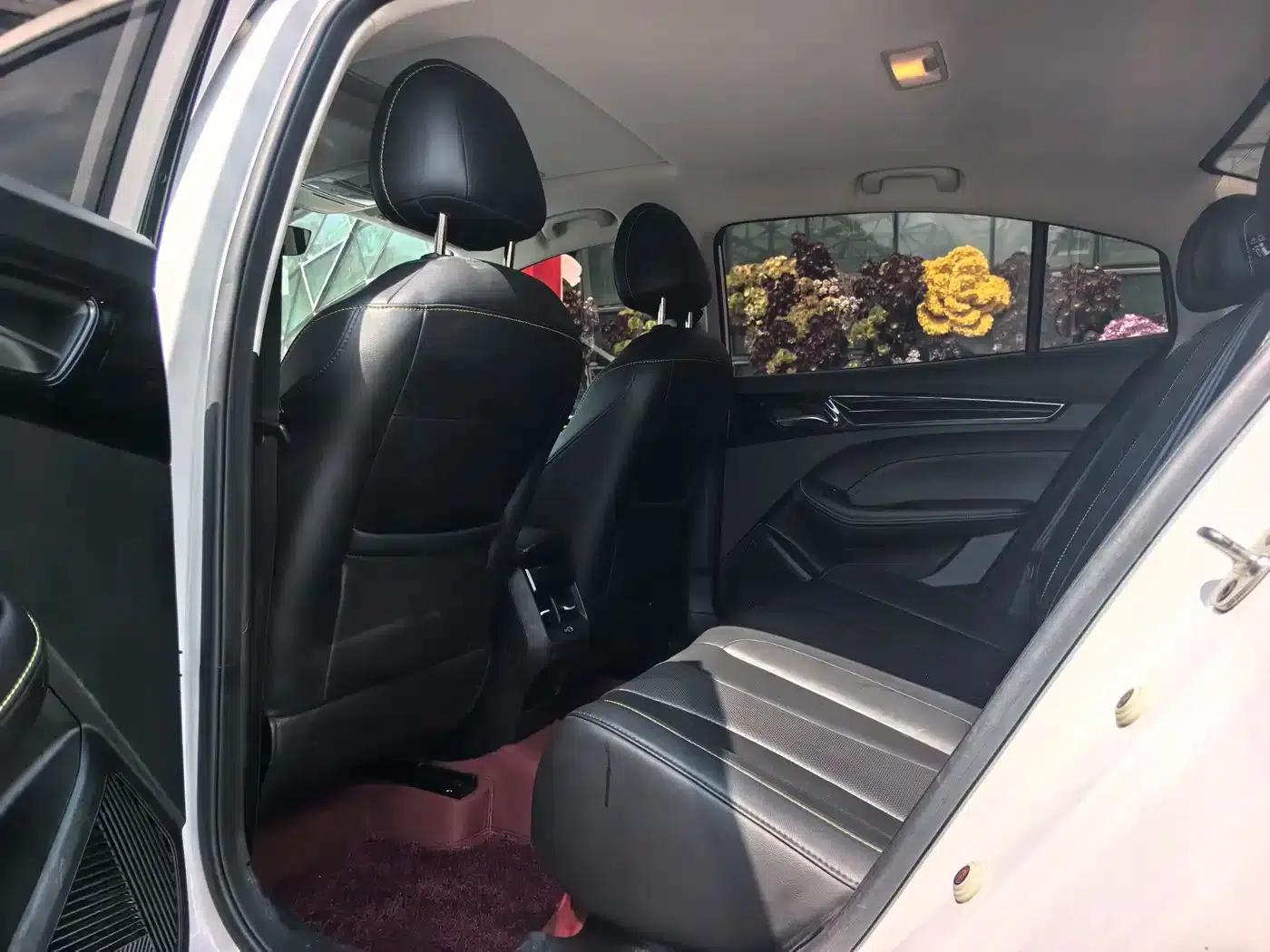 Roewe i5 2021 1.5L CVT Diamond Edition — миниатюра 9