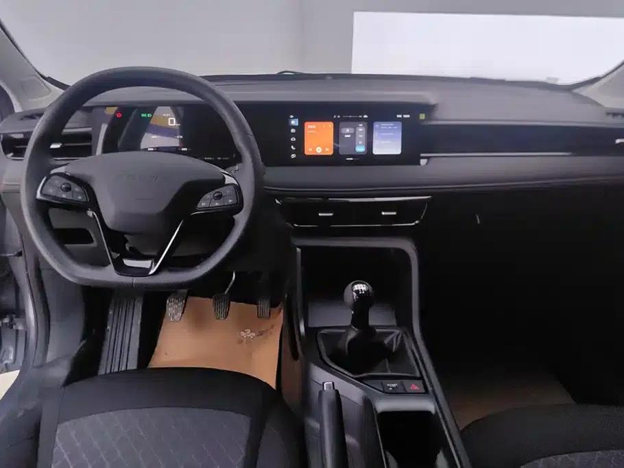 Roewe i5 2026 1.5L Manual Comfort Edition — миниатюра 12