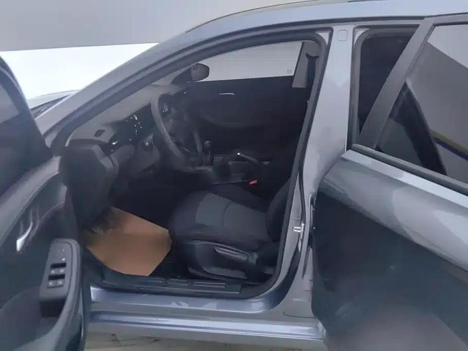 Roewe i5 2026 1.5L Manual Comfort Edition — миниатюра 9