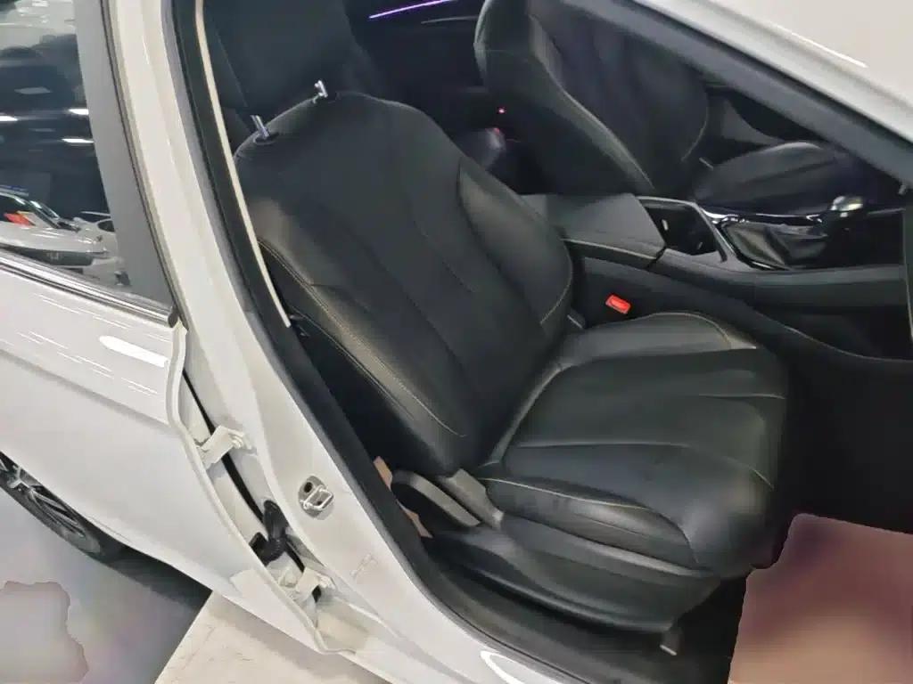 Roewe i5 2021 Facelift 1.5L CVT Diamond Edition — миниатюра 25