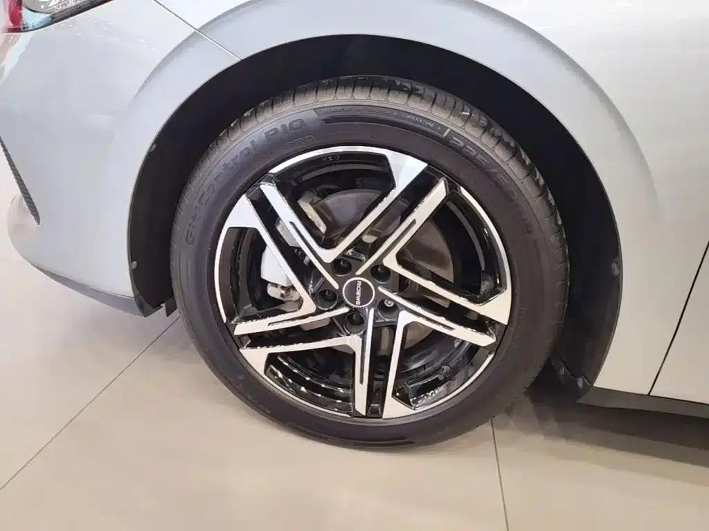 Roewe D7 2023 DMH 125km Flagship Edition — миниатюра 23