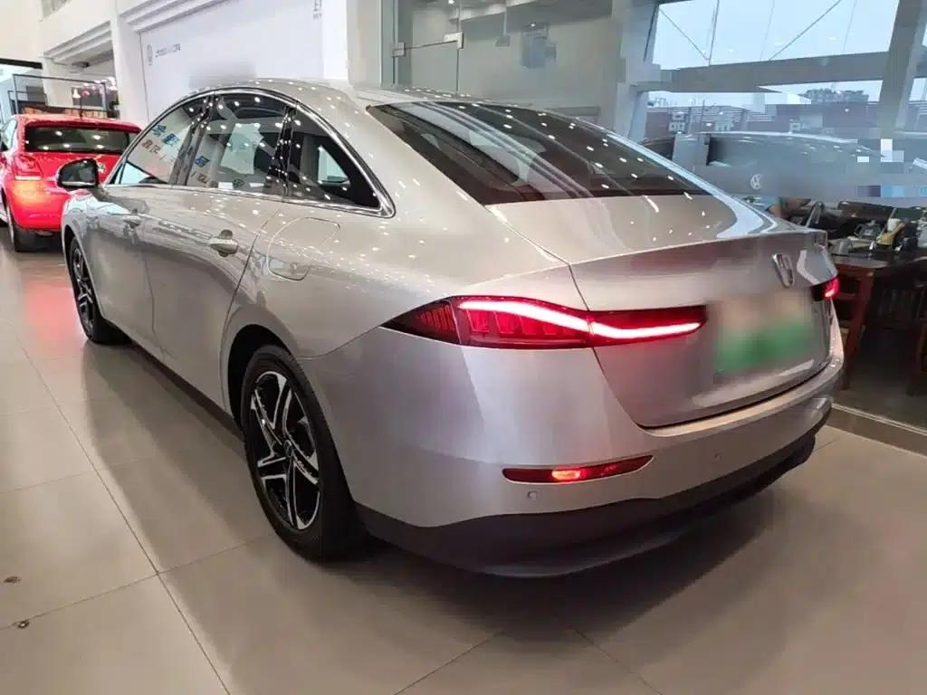 Roewe D7 2023 DMH 125km Flagship Edition — миниатюра 5