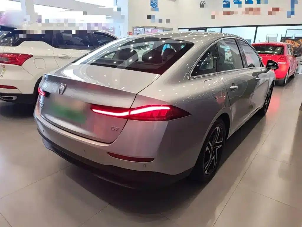 Roewe D7 2023 DMH 125km Flagship Edition — миниатюра 7