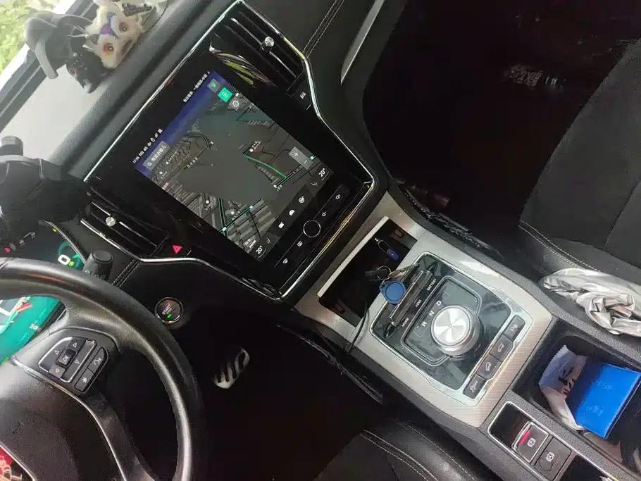 Roewe RX5 New Energy 2017 ERX5 EV400 Electric Internet Supreme Edition — миниатюра 13