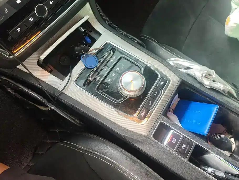 Roewe RX5 New Energy 2017 ERX5 EV400 Electric Internet Supreme Edition — миниатюра 16