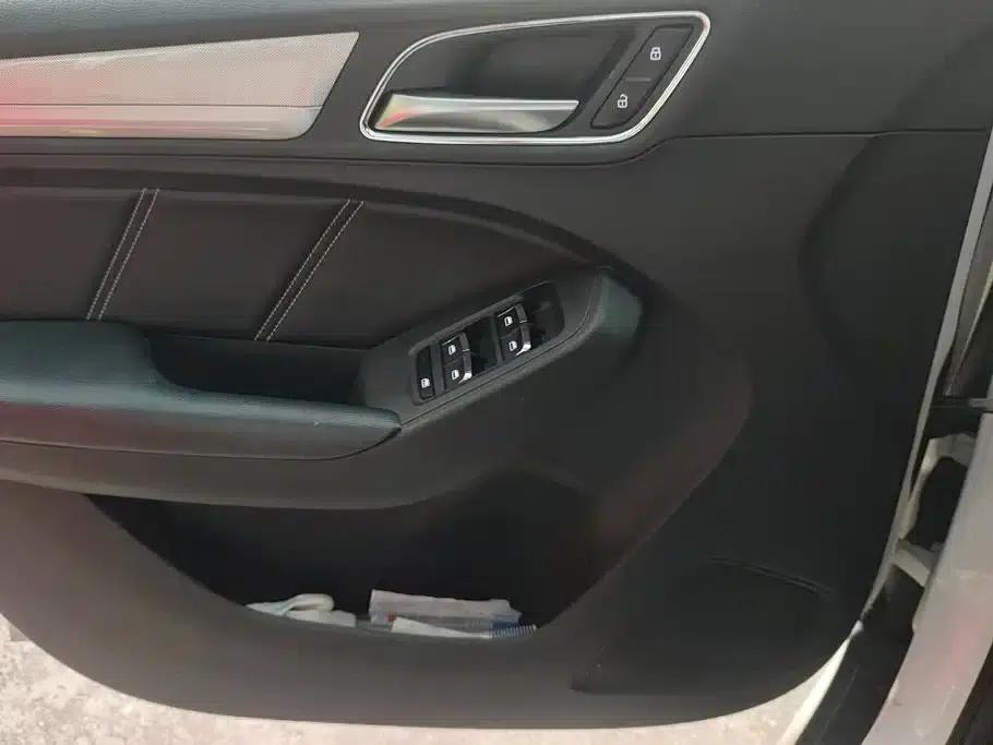 Roewe RX5 New Energy 2017 ERX5 EV400 Electric Internet Supreme Edition — миниатюра 7