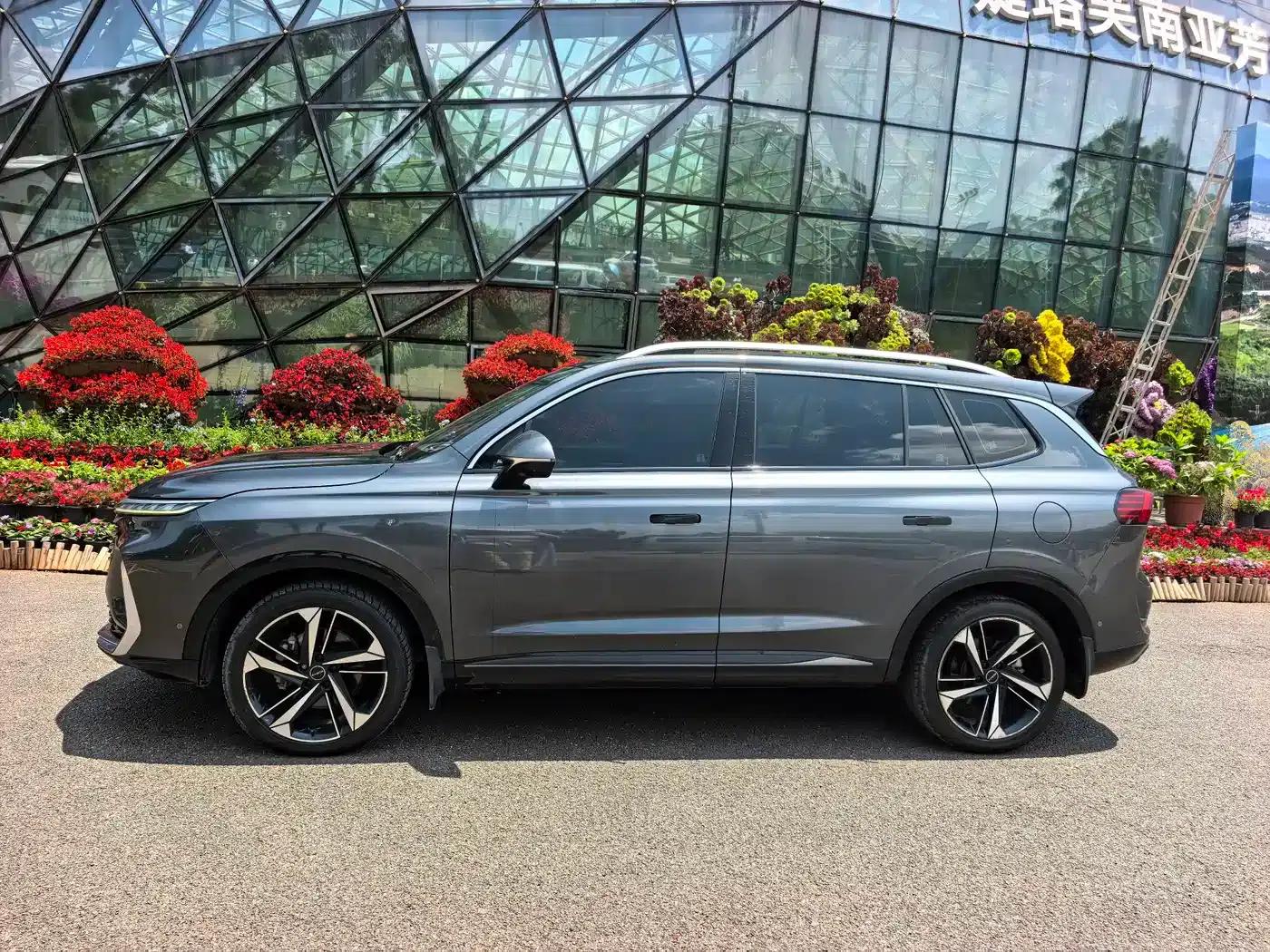 Roewe RX5 MAX 2021 Supreme Series 400TGI Automatic Luxury Cockpit Edition — миниатюра 3