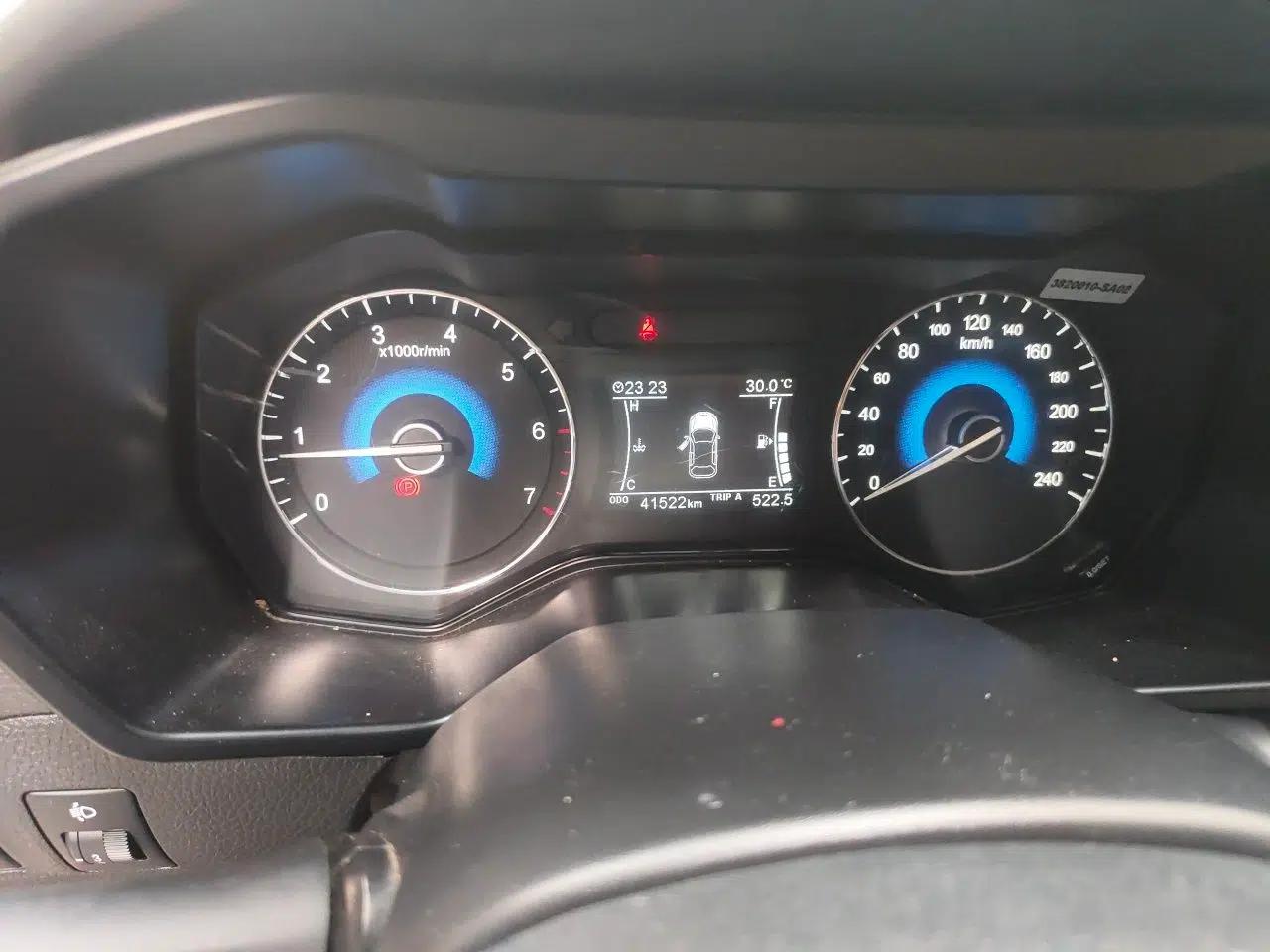 Dongfeng Fengon 580 2016 1.5T Manual Luxury Edition — миниатюра 11