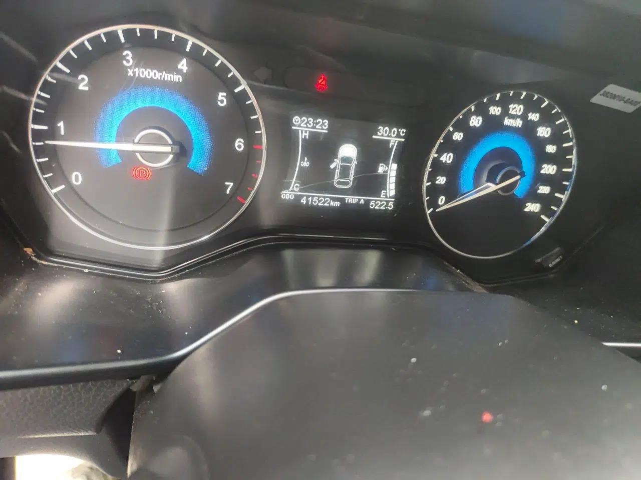 Dongfeng Fengon 580 2016 1.5T Manual Luxury Edition — миниатюра 12