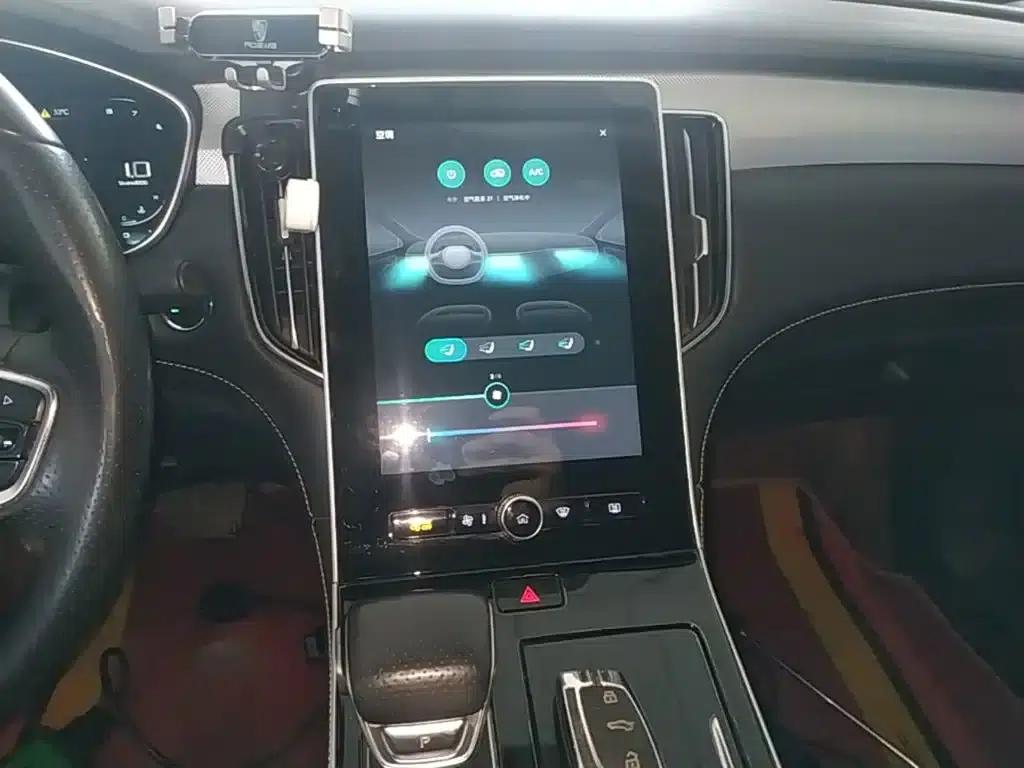 Roewe i6 MAX 2020 300TGI Automatic Cool Edition — миниатюра 13