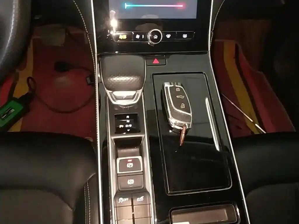 Roewe i6 MAX 2020 300TGI Automatic Cool Edition — миниатюра 14
