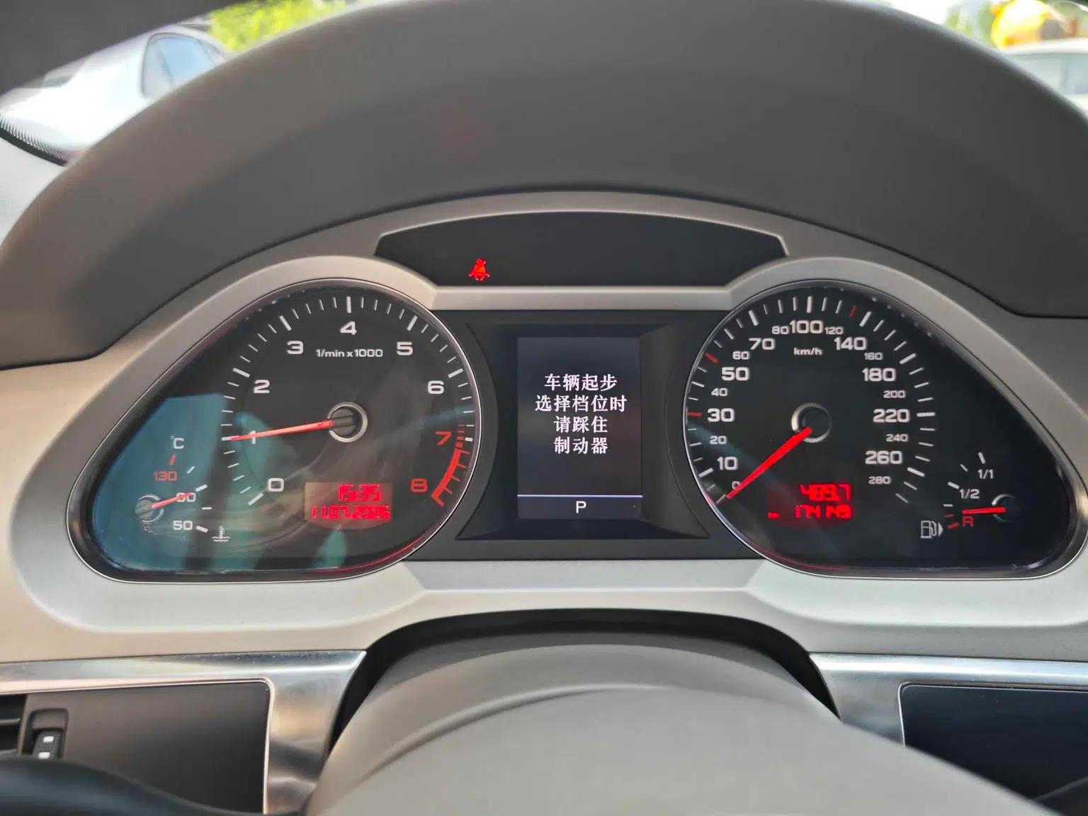 Audi A6L 2010 2.0 TFSI Automatic Standard Edition — миниатюра 11