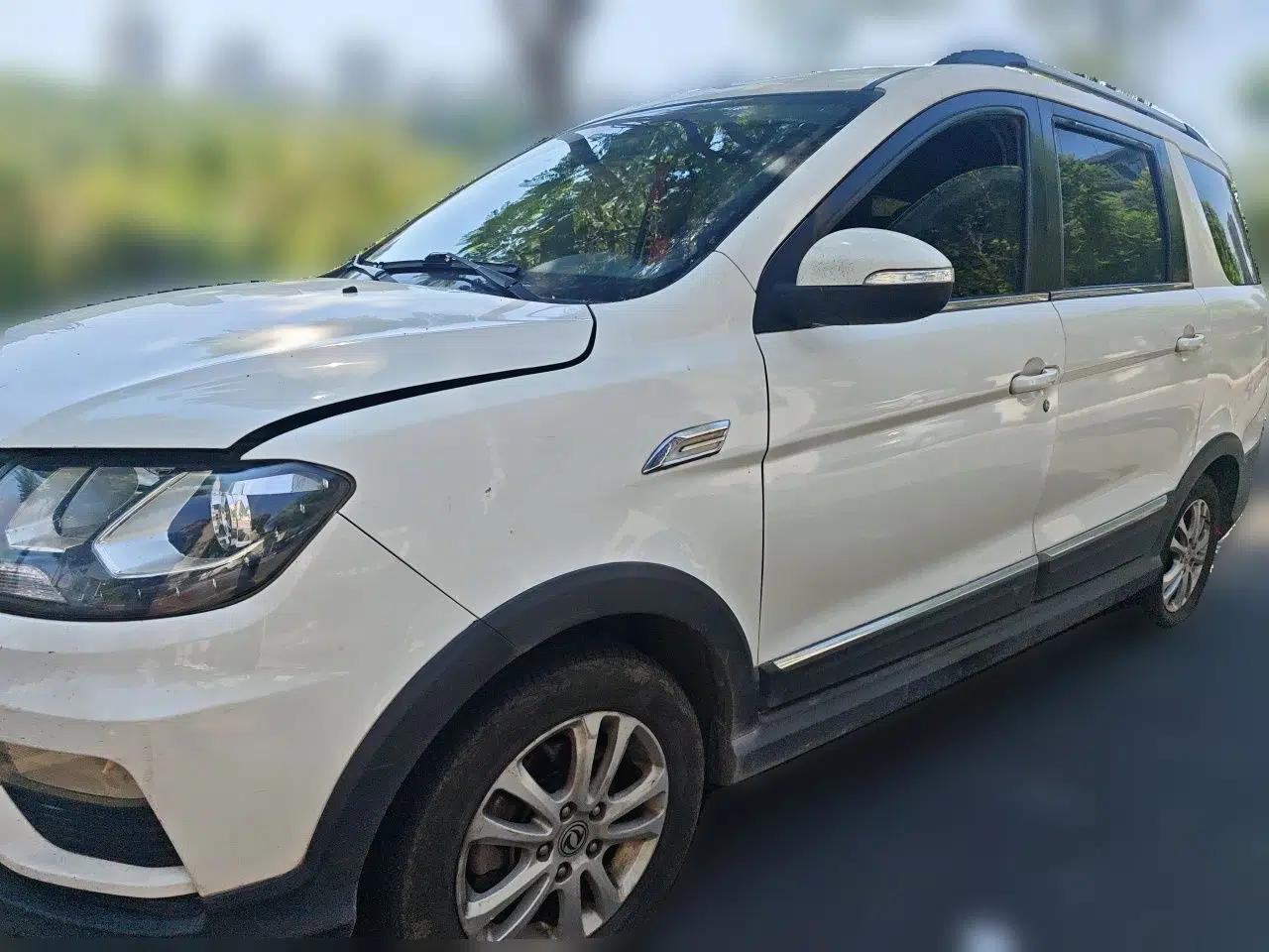 Dongfeng Fengon 370 2016 1.5L Manual Luxury 7-Seater — миниатюра 1