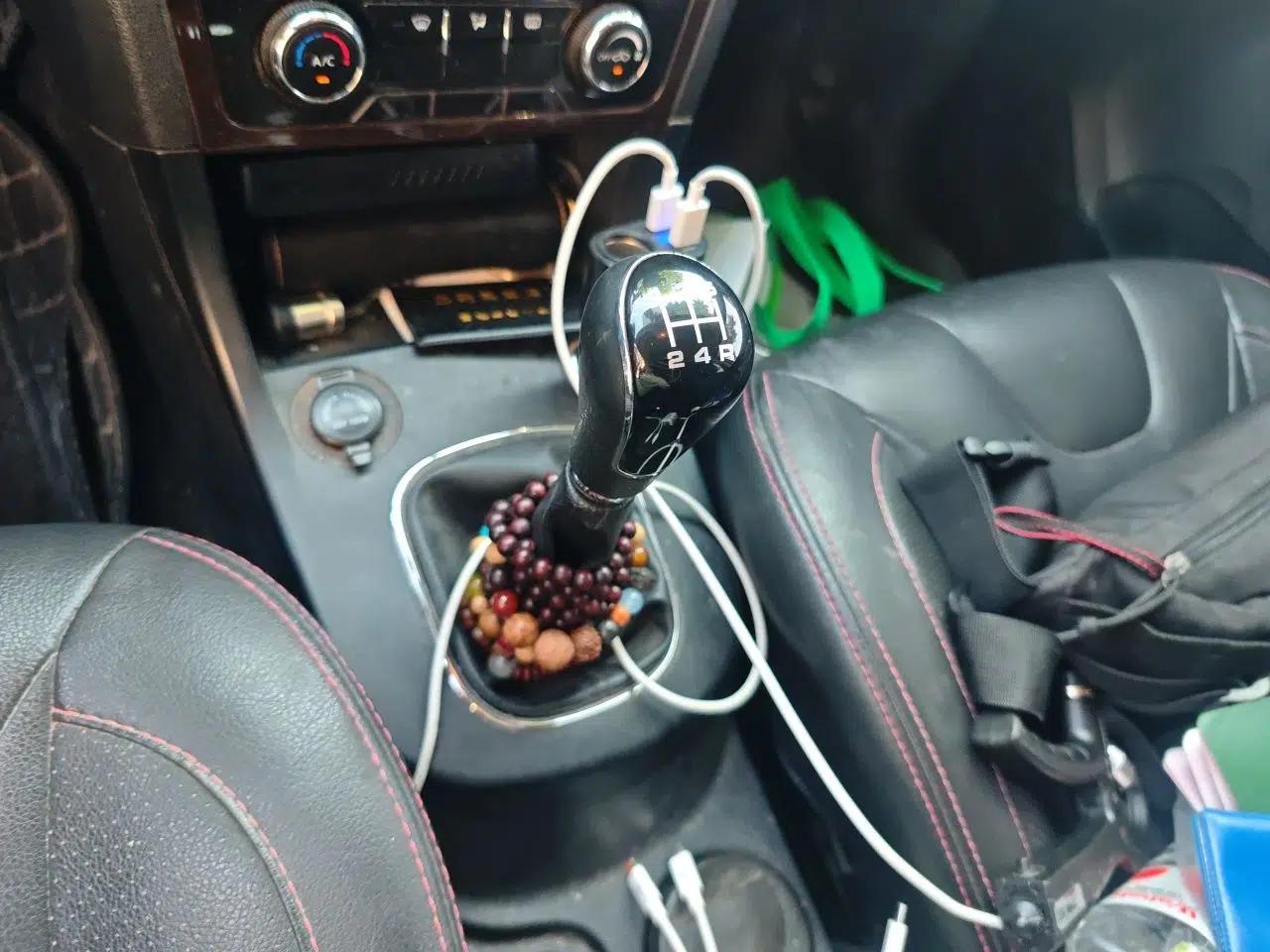 Dongfeng Fengon 370 2016 1.5L Manual Luxury 7-Seater — миниатюра 14