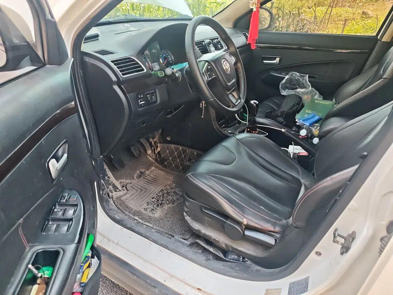 Dongfeng Fengon 370 2016 1.5L Manual Luxury 7-Seater — миниатюра 16