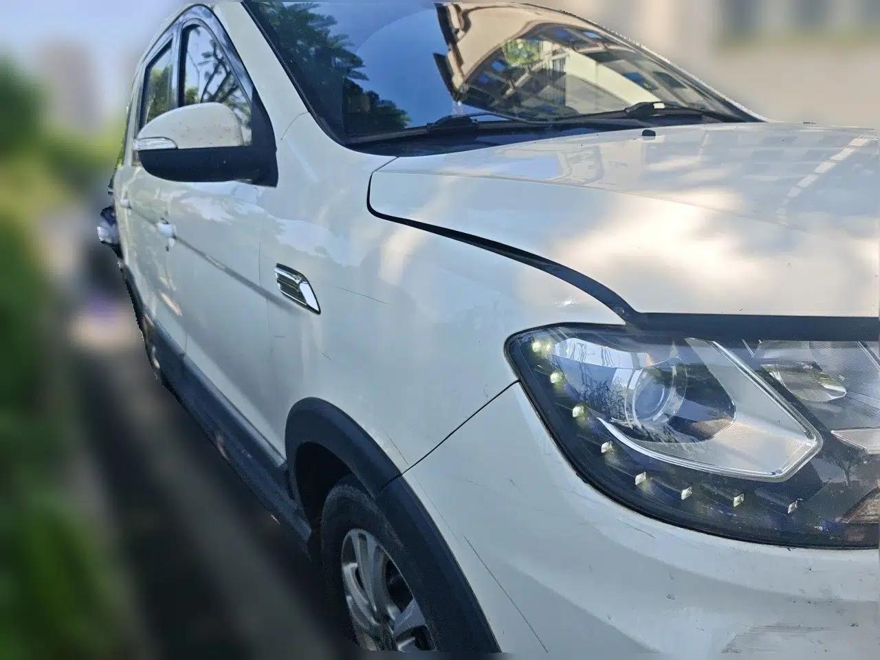 Dongfeng Fengon 370 2016 1.5L Manual Luxury 7-Seater — миниатюра 3
