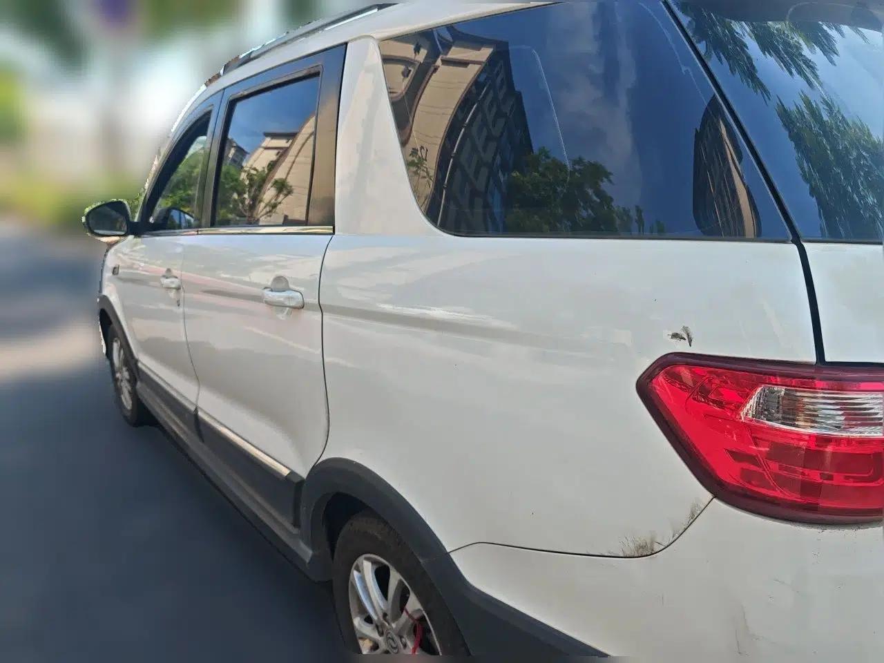 Dongfeng Fengon 370 2016 1.5L Manual Luxury 7-Seater — миниатюра 4